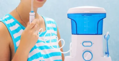 ¿Cómo puede ayudarte el irrigador dental a quitar el sarro de tu boca?